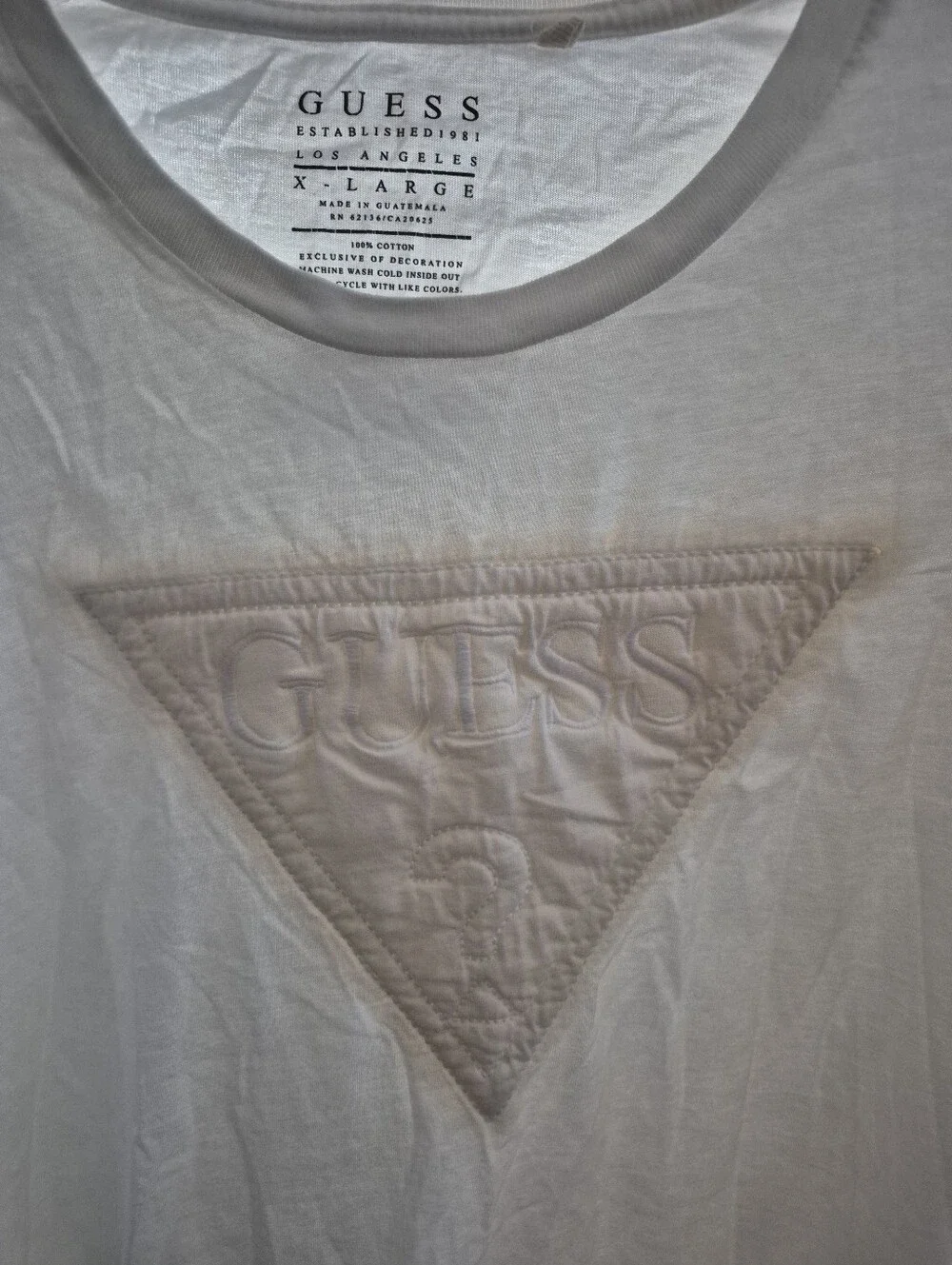 GUESS Embroidered Logo Tee in White - Picture 9 of 9